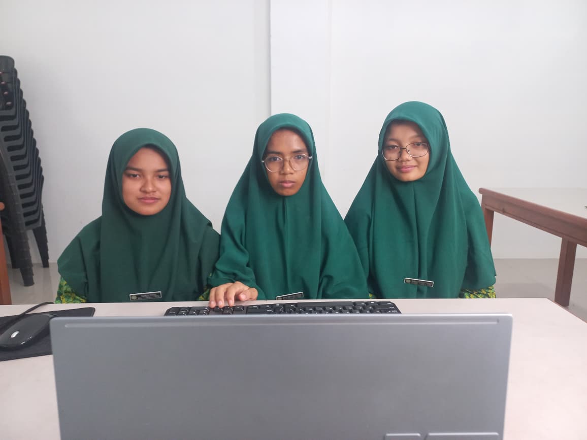 Babak Final, Dua Tim Riset MTsS Al-Manar Tampilkan Presentasi Hasil Penelitian Riset Inovatif MYRA 2025