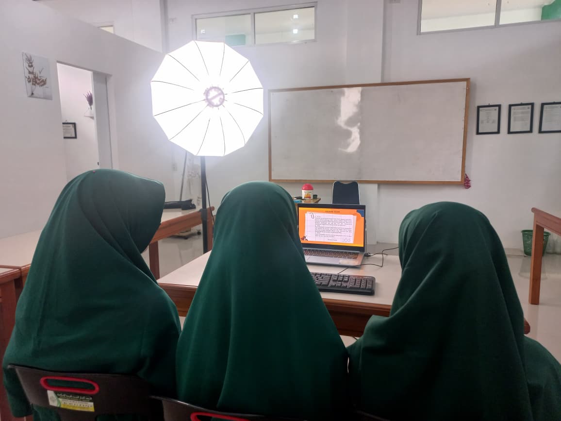 Babak Final, Dua Tim Riset MTsS Al-Manar Tampilkan Presentasi Hasil Penelitian Riset Inovatif MYRA 2025