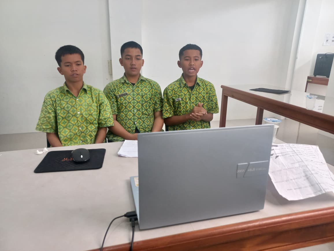 Babak Final, Dua Tim Riset MTsS Al-Manar Tampilkan Presentasi Hasil Penelitian Riset Inovatif MYRA 2025