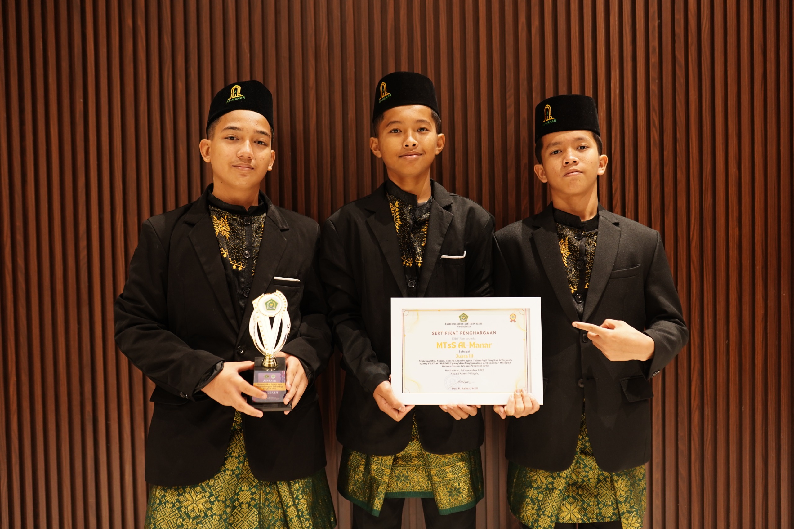 Perdana, Satu Tim Riset MTsS Al-Manar Raih Juara dalam Ajang Penelitian MYRA 2025