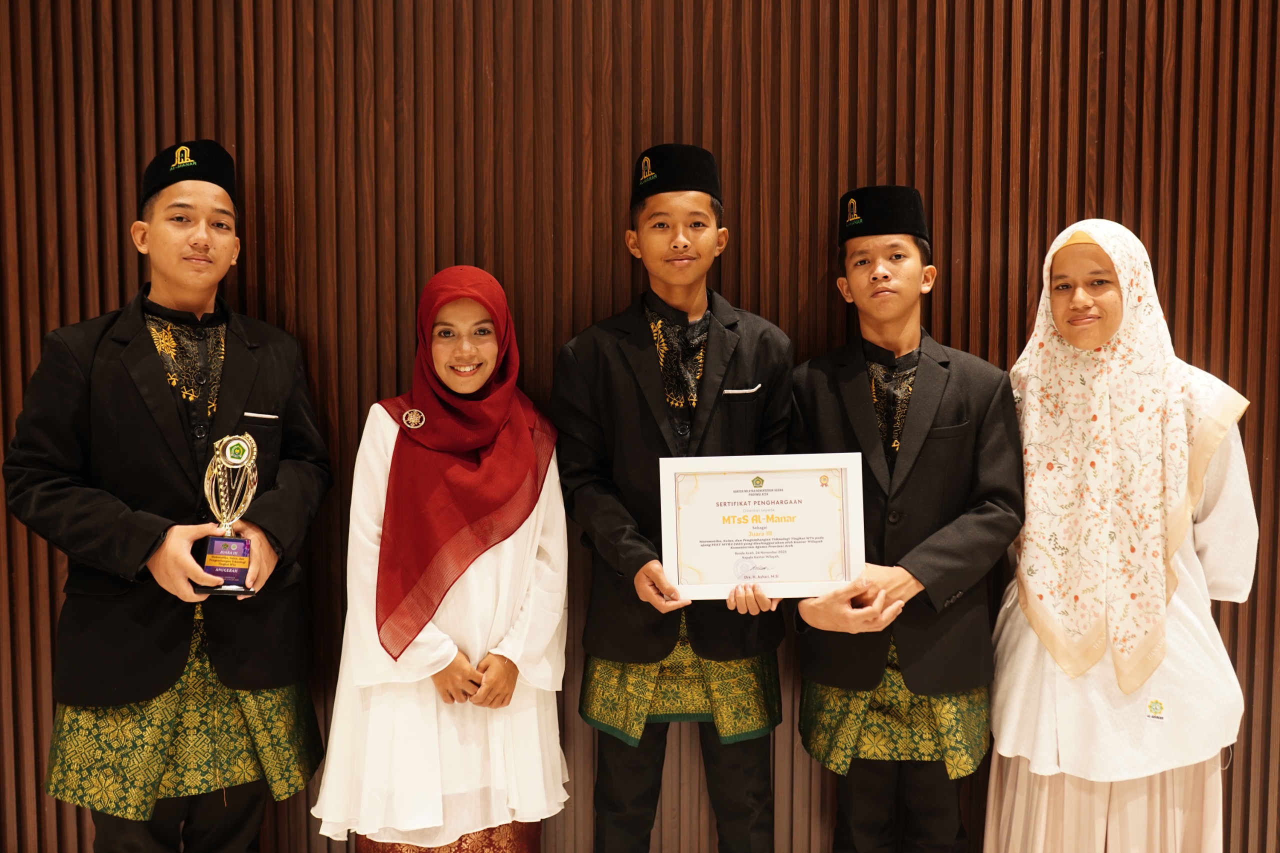 Perdana, Satu Tim Riset MTsS Al-Manar Raih Juara dalam Ajang Penelitian MYRA 2025